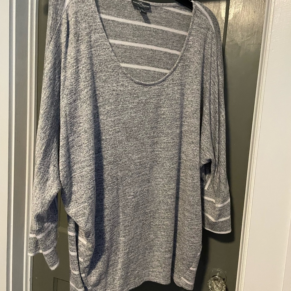 Market & Spruce Heathered Gray Top